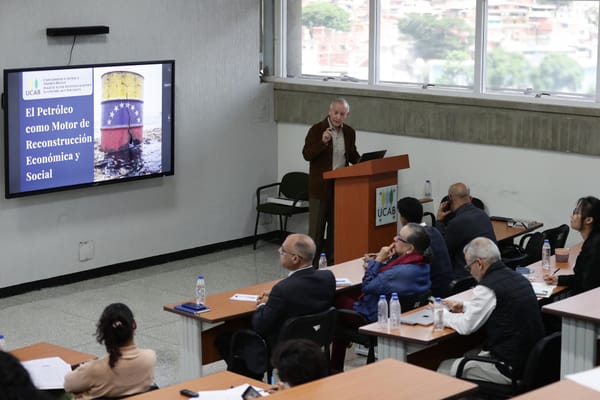Economistas afirman que estabilidad política será clave para impulsar la inversión petrolera