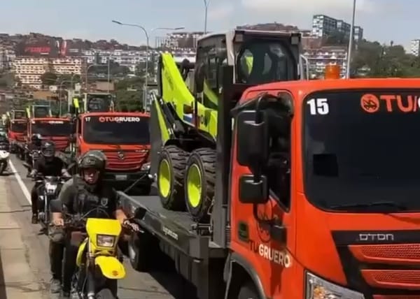 Trasladaron a La Guaira vehículos de remoción de escombros enviados desde El Salvador