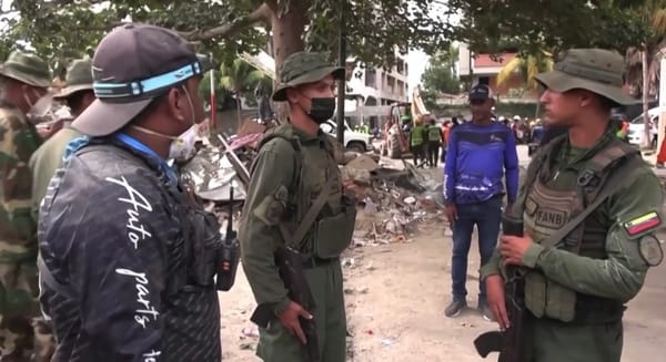 Voluntarios encararon a militares en Caraballeda por no sumarse a las labores de rescate