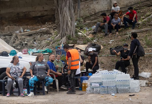 Habilitan refugios en La Guaira para atender a personas afectadas por los terremotos