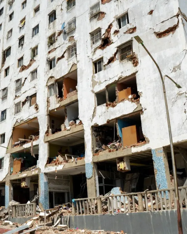 600 apartamentos serán recuperados en La Guaira tras inspección técnica