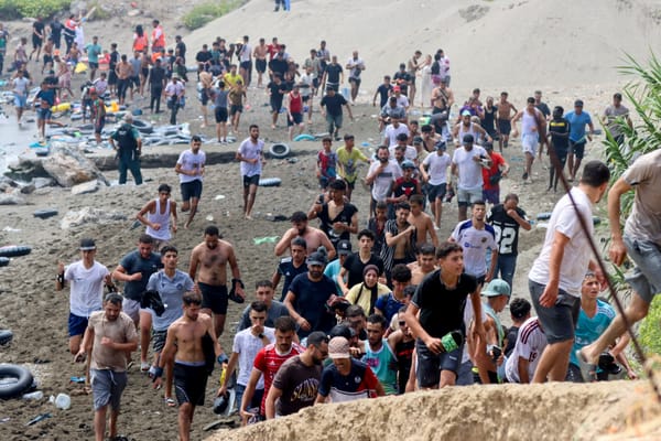 Más de 60.000 migrantes marroquíes han ingresado a Ceuta, España: hay 43 muertos