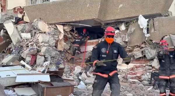 Suspendieron labores de rescate en edificio de Playa Grande por riesgo de colapso