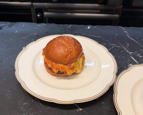 Chef mexicano donó ganancias de las hamburguesas a afectados por los terremotos en Venezuela