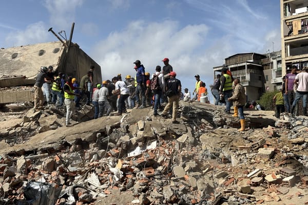 Afectados por los terremotos permanecen en las calles de San Bernardino por miedo a regresar a sus viviendas