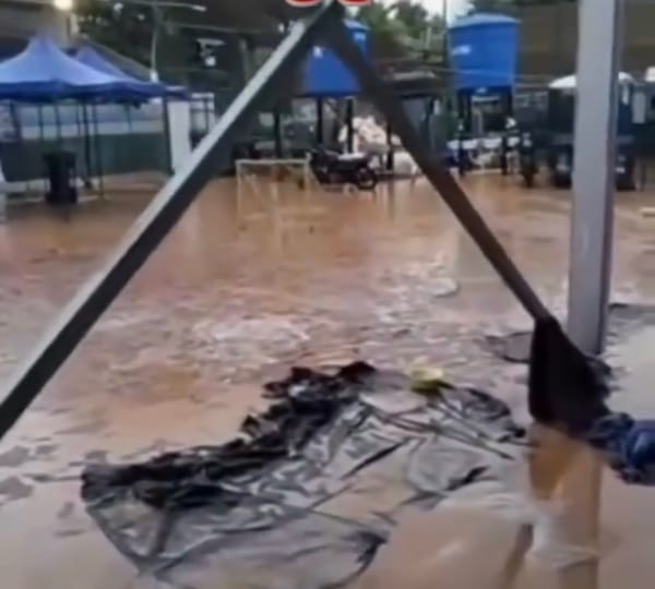 Lluvias anegaron refugios temporales de afectados por los terremotos en La Guaira
