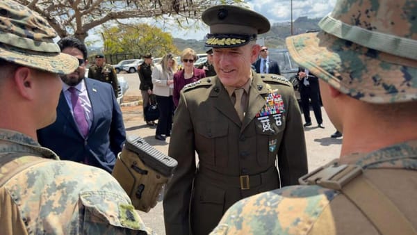 Jefe del Comando Sur de EE. UU. visitó Venezuela para coordinar la reconstrucción tras los terremotos
