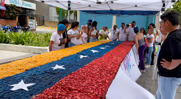 Prepararon una torta gigante para llevarla a niños afectados por los sismos en Venezuela
