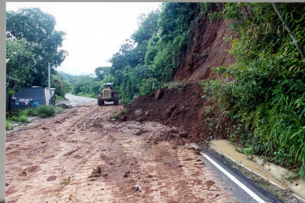 Lluvias generaron deslizamientos en la carretera Mérida-Barinas y restringieron la circulación