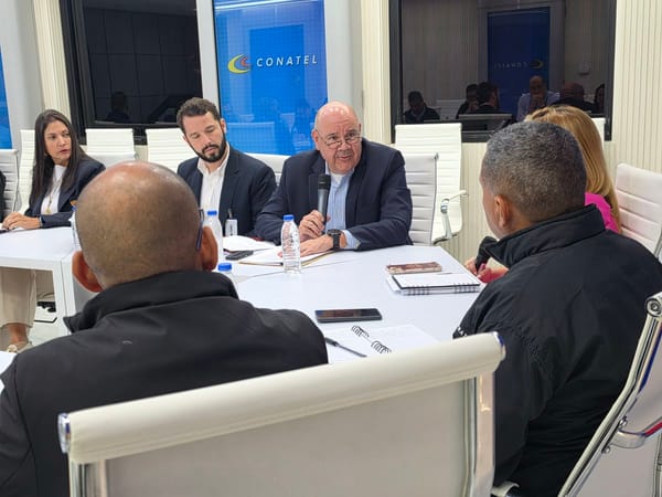 Conatel se reunió con SpaceX para avanzar en la posible llegada de Starlink a Venezuela