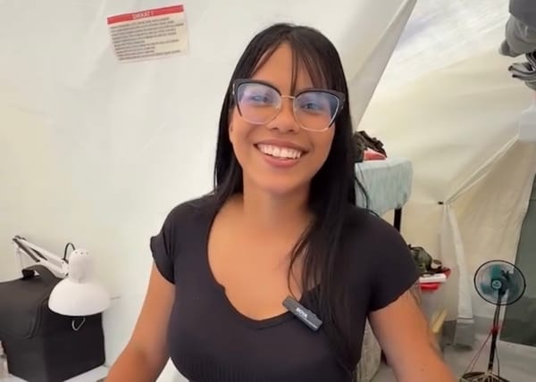 Tras perder su hogar, manicurista convirtió su refugio en La Guaira en su nuevo espacio de trabajo
