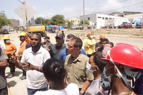 «¿Tus hijos están completos? A mí me falta mi hija»: habitantes de La Guaira confrontaron a Jorge Arreaza por falta de apoyo