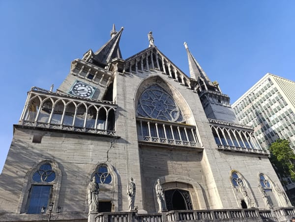Torre de la Catedral de Manizales sufrió daños tras sismo de 7,4 en Colombia
