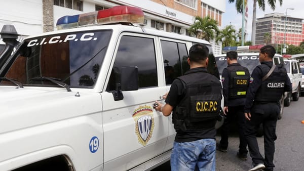 Madre e hijo fueron detenidos por prenderle fuego a una mujer en Caracas