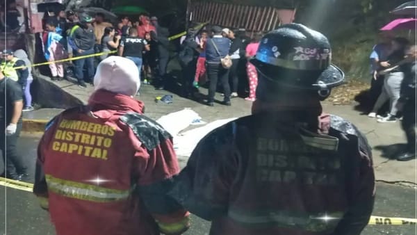 Fuertes lluvias en Caracas dejan dos adolescentes fallecidas tras ser arrastradas por una corriente