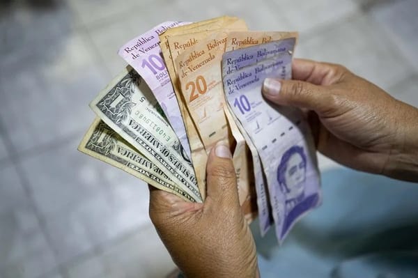 El bolívar perdió 15 % de su valor frente al dólar en julio