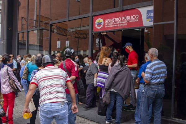 Capturaron a una mujer en Caracas por falsificar acta de nacimiento a cambio de $250