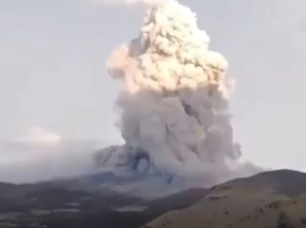Volcán Puracé registra fuertes emisiones de ceniza tras el terremoto en Colombia