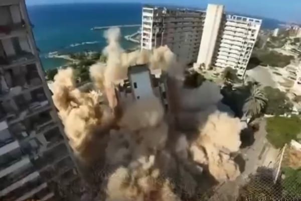 Edificio Samantha A fue demolido tras ser declarado de alto riesgo en La Guaira