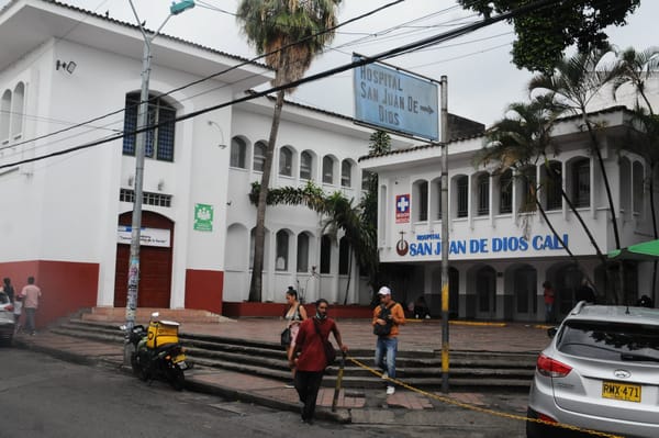 Hospital San Juan de Dios de Cali trasladó área neonatal al parqueadero tras colapso parcial