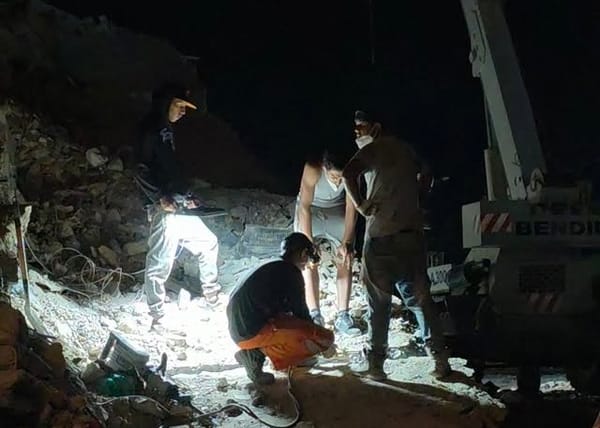 Hallan cuerpo de una niña entre los escombros en La Guaira a dos meses de los terremotos