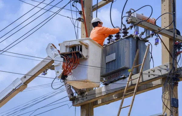 Técnico de Corpoelec murió electrocutado al instalar un transformador en Bolívar