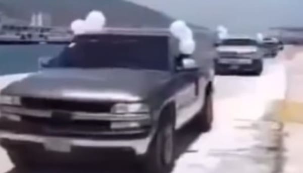 Caravana despidió a 40 niños cuyos cuerpos no fueron reclamados tras los terremotos en La Guaira