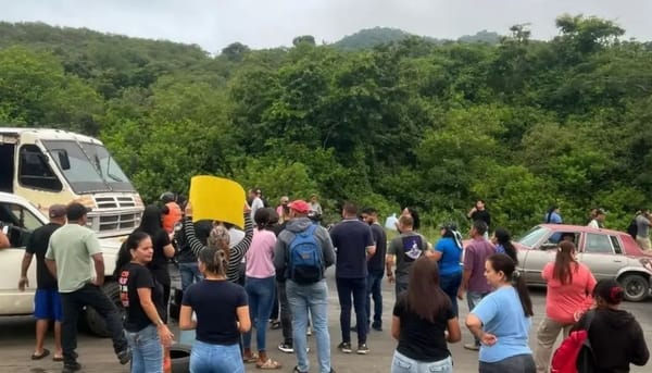 ANZOÁTEGUI | Habitantes de Anzoátegui cerraron la vía El Rincón – San Diego tras más de cinco meses sin agua