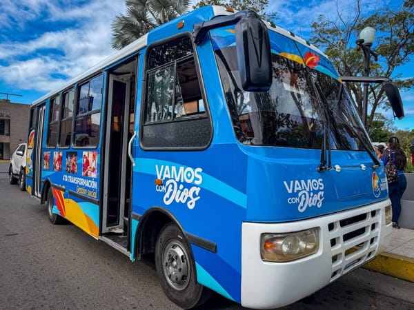 SUCRE | Alcaldía de Cumaná entregó autobús a FundaSucre para traslado de personal e insumos