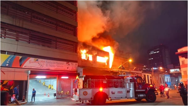 Incendio en carpintería de Caracas dejó dos heridos y 30 personas evacuadas