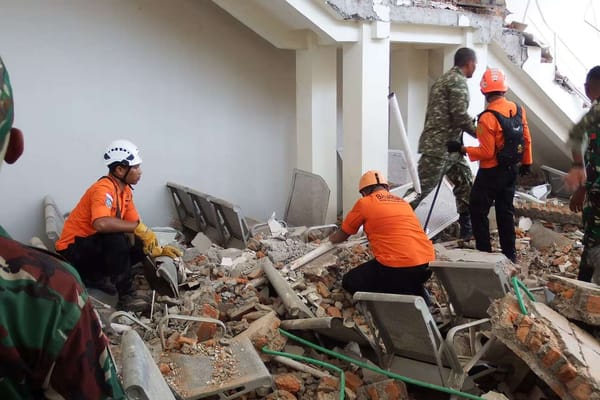 Terremoto de magnitud 6,9 sacudió el oeste de Indonesia tras sismo de 7,7