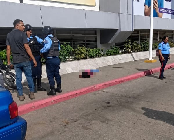 Mujer habría caído desde la parte alta de Centro Traki en Cumaná