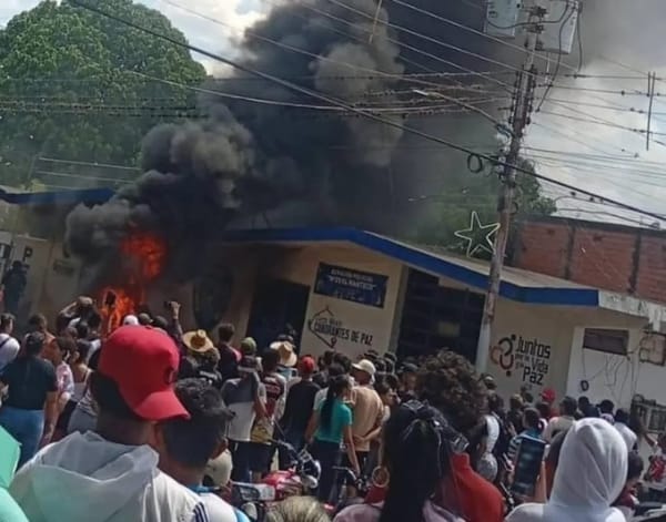 Pusieron bajo custodia a hombre señalado de matar a su hijo en Bolívar tras intento de linchamiento