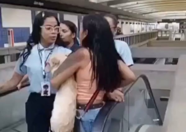Mujer intentó ingresar con un perro al Metro de Caracas y generó un altercado con el personal