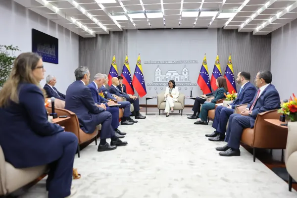 Venezuela firmó nuevos acuerdos petroleros con Chevron, Eni y Primavera