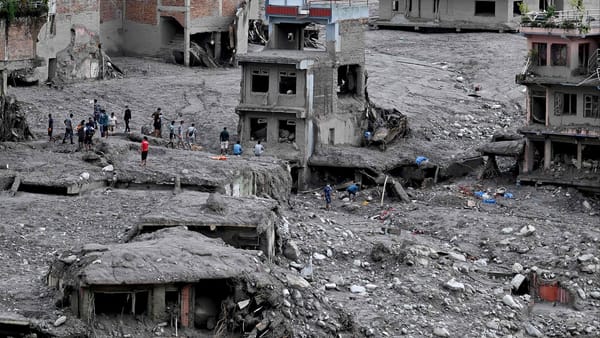 Asciende a 1.252 la cifra de muertos por la devastadora riada en Nepal