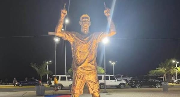 Inauguran estatua de Lionel Messi en la Vereda del Lago de Maracaibo