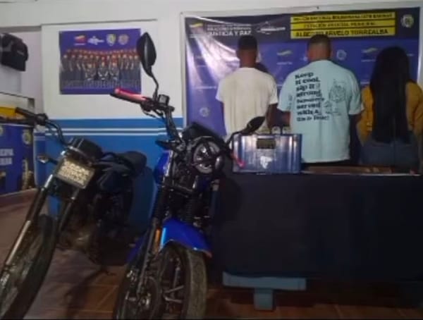 Detenidas tres personas por realizar «caballitos» frente a una comisaría e insultar a policías en Barinas