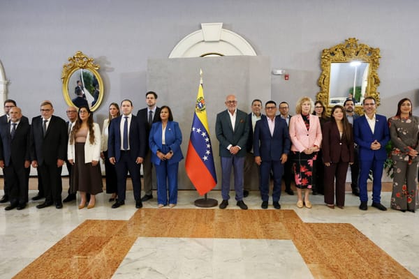 Gobierno encargado y oposición acordaron crear comisión para gestionar oro en Inglaterra