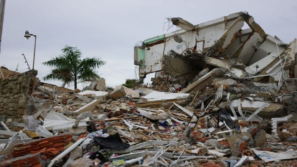 Recuperan cuatro cuerpos en Caraballeda a 101 días del doble terremoto