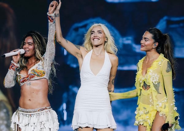 Karol G sorprendió a sus fans en pleno concierto en Miami al invitar a Greeicy y Elena Rose