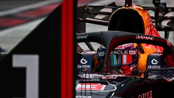 Perfección de Verstappen en Singapur: el neerlandés se llevó la carrera sprint y la clasificación