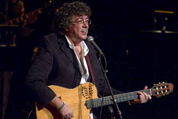 Falleció a los 81 años el cantautor argentino Piero, intérprete de «Mi Viejo»