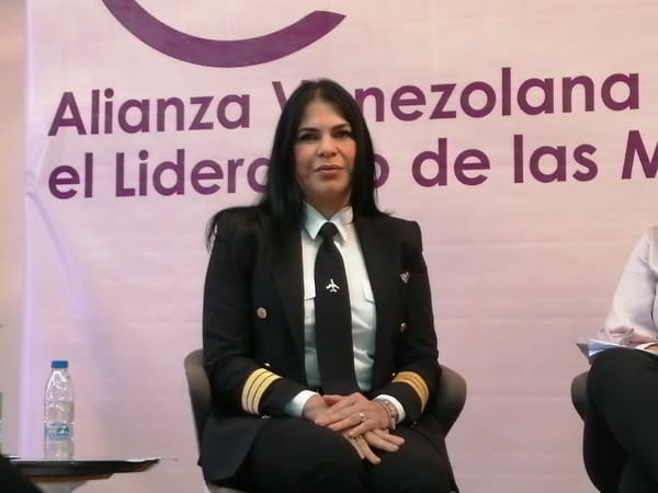 Piloto venezolana se convirtió en la primera suramericana en sumergirse en cráter Homestead