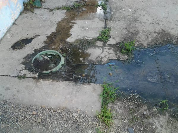 Denuncian desbordamiento de aguas residuales en el sector Cumanagoto II de Cumaná
