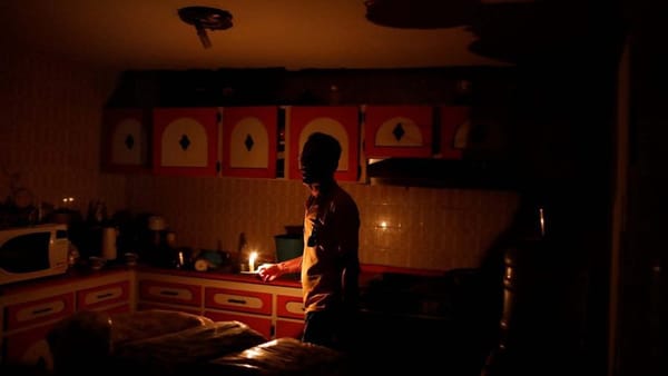 Vecinos de la Villa Cristóbal Colón reportan fallas constantes en el servicio eléctrico