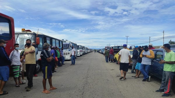 Escasez de combustible disminuye en un 50% el transporte público en Margarita