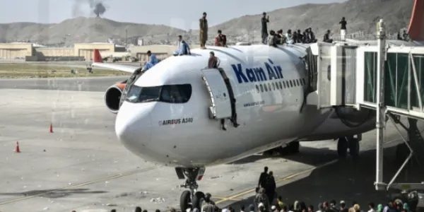 Talibanes garantizan a EEUU que permitirán el acceso de civiles al aeropuerto