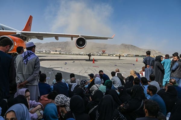 Caos en el aeropuerto de Kabul dejó seis fallecidos