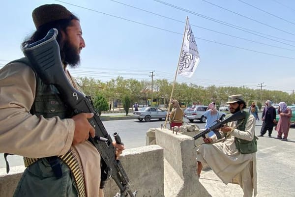 Los talibanes advierten consecuencias si Estados Unidos retrasa la evacuación